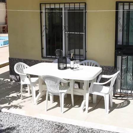Lovely Ground Floor 2 Bedroom Apartment. Apartment *